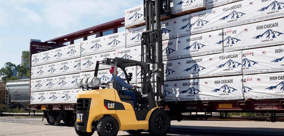 CAT forklift retrieving load from truck outside