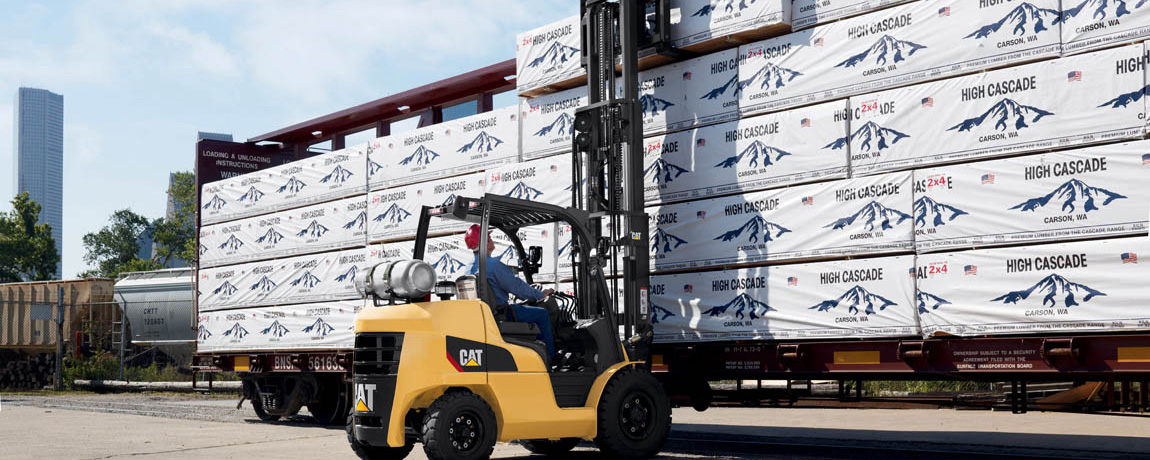 CAT forklift retrieving load from truck outside