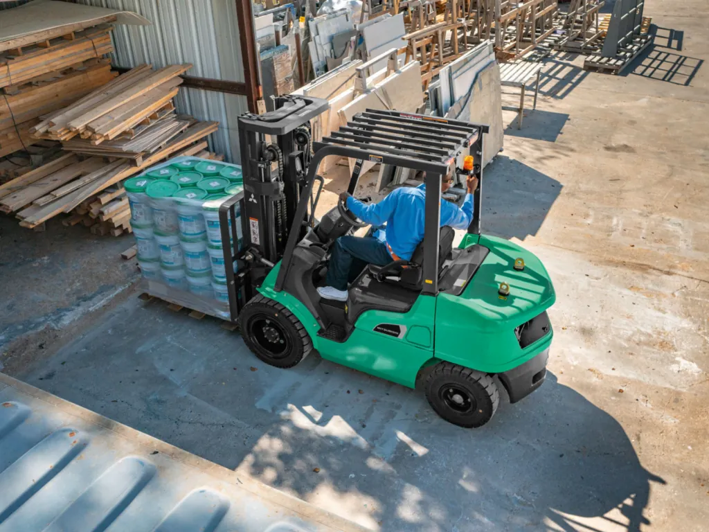 Mitsubishi FG25 LP Pneumatic Forklift
